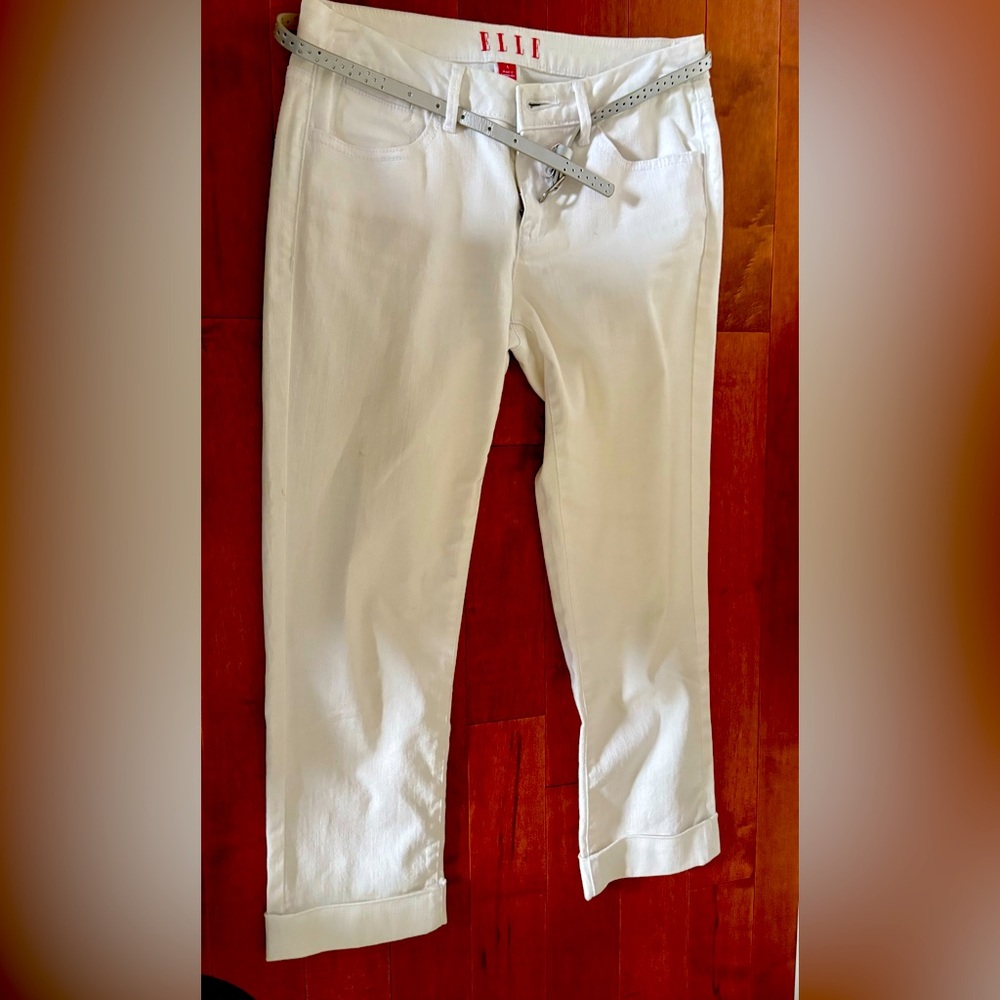 ELLE White Capri Pants Women’s Size 4 Cuffed Stretch‎ Denim with Belt